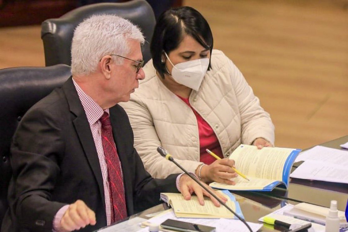 Esta imagen le debe repugnar a los militantes del <a href="/FMLNoficial/">FMLN Oficial</a>