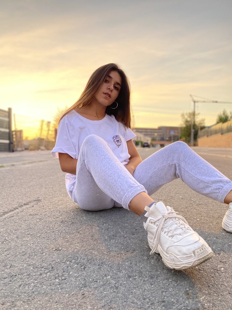 beeemebe's tweet image. Holaaa!! Venimos a presentarnos nuestra camiseta ʟɪᴏɴ ʀᴇᴠᴇɴɢᴇ, hecha con especial mimo y dedicación, esperamos que os guste!!