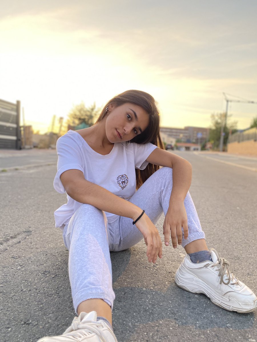 beeemebe's tweet image. Holaaa!! Venimos a presentarnos nuestra camiseta ʟɪᴏɴ ʀᴇᴠᴇɴɢᴇ, hecha con especial mimo y dedicación, esperamos que os guste!!