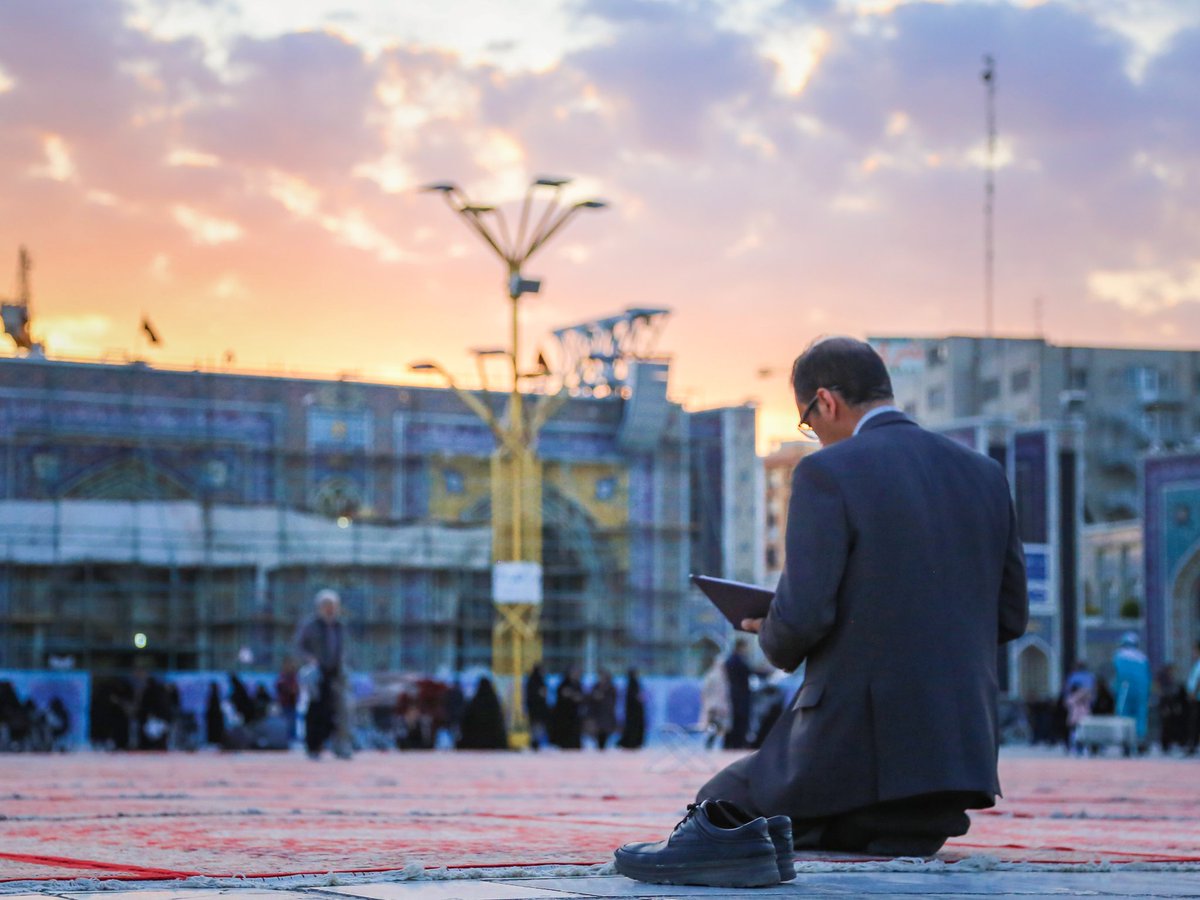 "Allah’ım, (huzuruna) varacağım gün Hüseyin’in şefaatini bana nasip eyle ve indinde Hüseyin ve canlarını Hüseyin’e (as) feda eden ashabıyla birlikte, benim doğruluk ayağıma sebat ver. ‌"