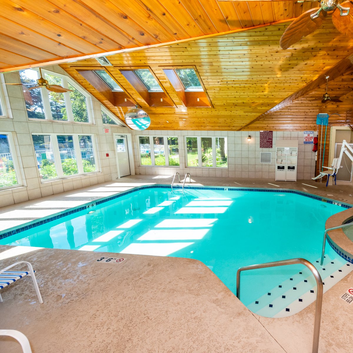 Our pool can't help but light up the moment you walk in. You just have that effect on us. ☀️