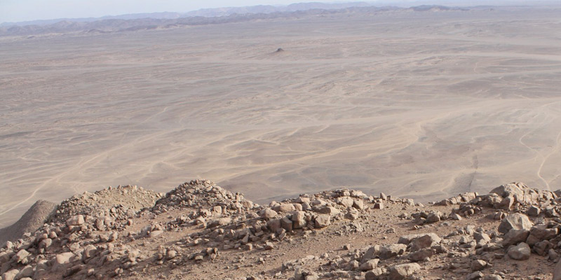 BosonDeHiggs4's tweet photo. #Le_desert_de_Bir_Tawil
Situé sur la 22eme parallèle sur la frontière #Soudano_Egyptienne c'est l'un des rares territoires sur Terre dont aucun pays ne revendique la souveraineté. 
@Macky_Sall 
@elhadjkasse 
@aliounetine16 
@momofall12000 
#Kebetu https://t.co/2GgEf9GEvz