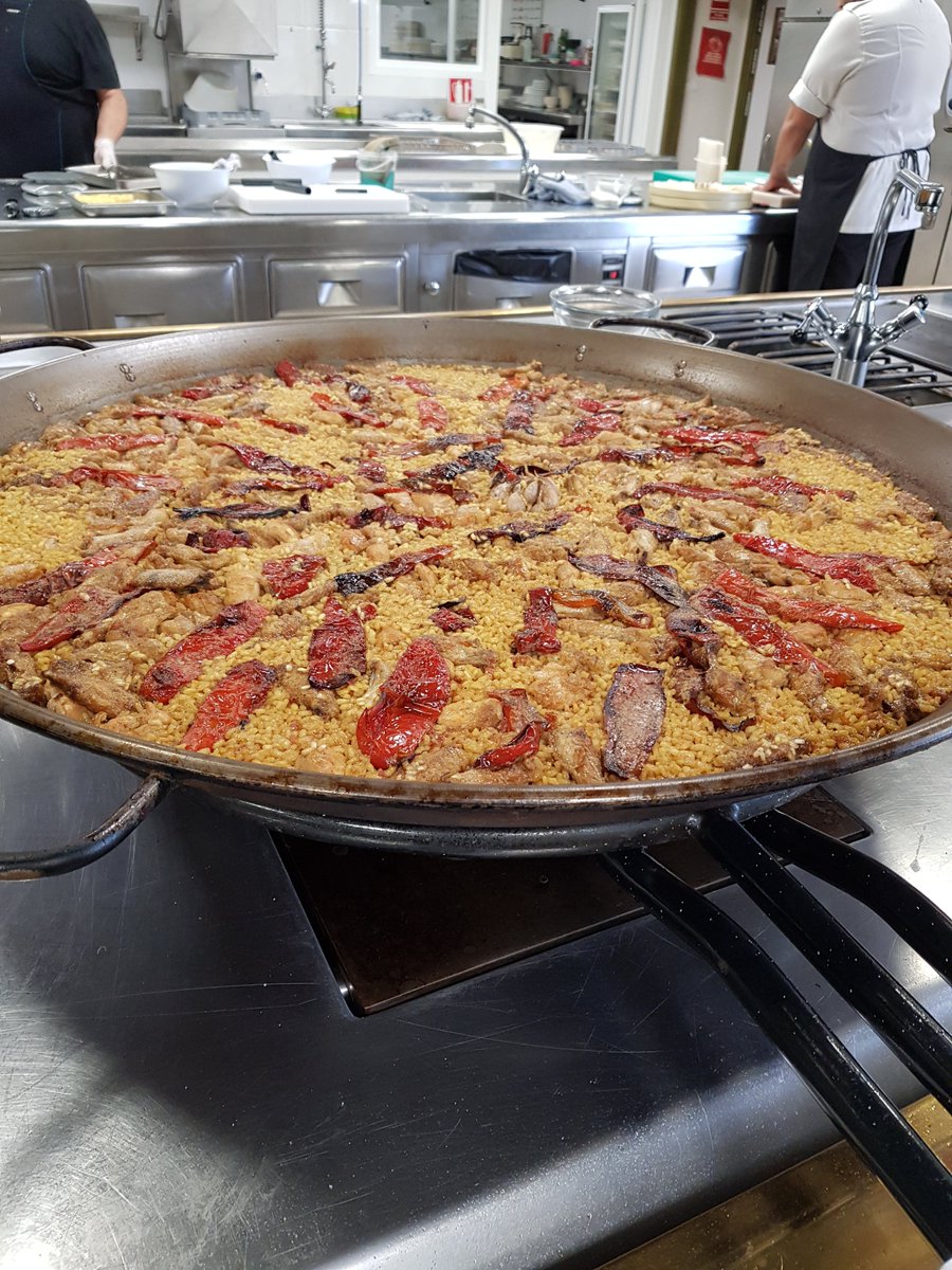 FranCordoba11's tweet photo. @IbaiLlanos Hola Ibai, hago todo tipos de arroces, pero si hay uno el cual tienes que probar es el de cebolla con patatas fritas. Parece algo inimaginable y asqueroso pero te puedo asegurar que esta bestial. https://t.co/DHH5gzzjyT
