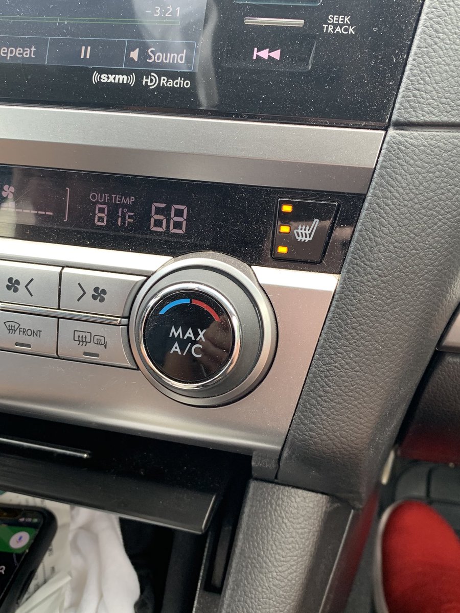 ⁦<a href="/GoFahr/">Rebecca Fahringer</a>⁩ just sitting here living my best life.  #ac #seatheaters