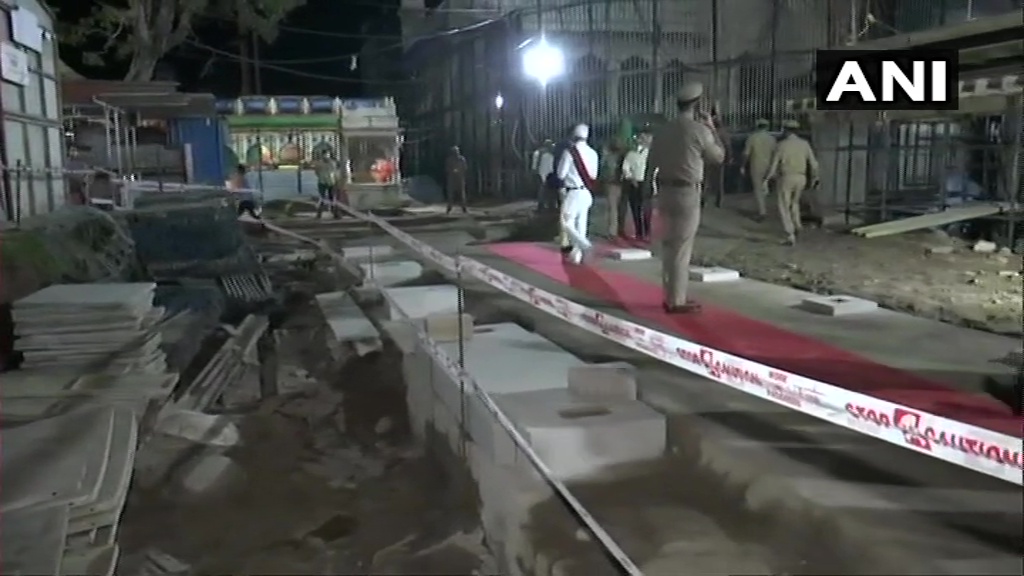 ANINewsUP's tweet photo. Varanasi: CM Yogi Adityanath visits the construction site of Kashi Vishwanath Corridor, to inspect the work in progress. https://t.co/NRzIVLZ6Xs