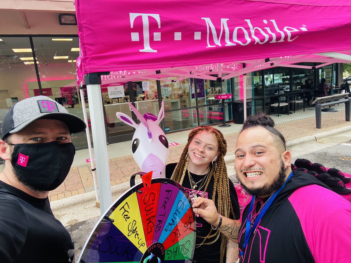 MagentaCowboy's tweet photo. Feeling GRATEFUL at 6282 GLENWOOD Ave!! 💖 Join us for some serious fun on CUSTOMER APPRECIATION DAY‼️‼️‼️ 👋stop by &amp; Ask @MangentaDON  for your special HOOK UP THIS WEEKEND ONLY!!!😎 https://t.co/utMXzJrMKm