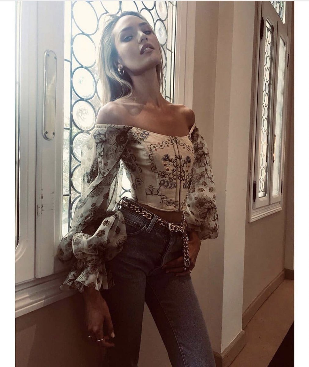 I must say that I do miss being around my moots, apologize for my sudden MIA. The pleasure has always been mine to have new moots around. Candice Swanepoel is my name, short for Swan. I am in dire looking for more moots and will be doing an #openfollow and retweet to get mine!✨