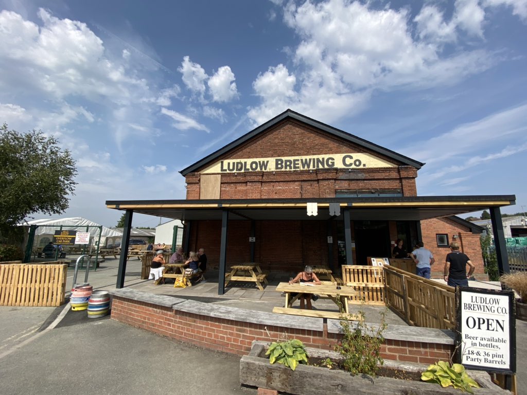 ludlowbrewery's tweet image. Our opening hours are normal on Monday. Come and have a pint in the sunshine or get some takeaway beers! 🍻🤞☀️ 
MONDAY 11-5pm 
#BankHolidayWeekend #takeouts #BankHolidayMonday