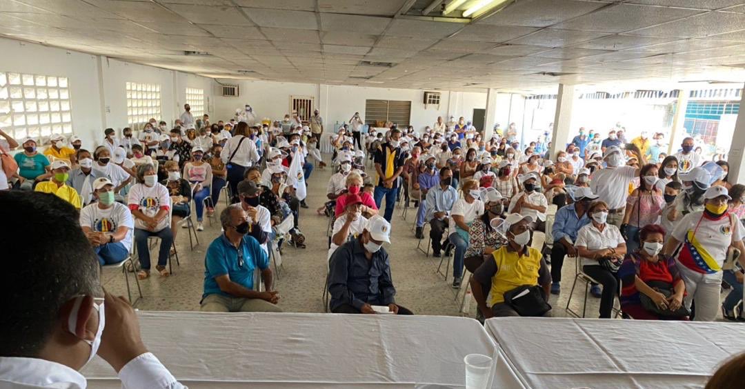 ACarabobove's tweet photo. #AHORA ya estamos listos para arrancar nuestro acto de planificación con parte de nuestros compañeros ADecos del estado.¡#Carabobo se levanta por un nuevo futuro para #Venezuela! @adbernabe @cleverlaraad @wistongonzalez @rubenlimas @jesusbrito_ad @ademocraticaVE_ https://t.co/xZIbqfDmL9