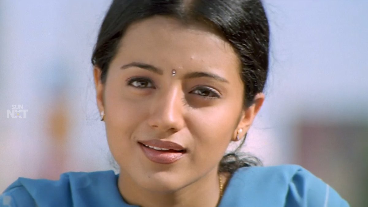 Trisha's character is so mystic that, I've fallen for that mysticism unknowingly. And that Interval Twist, Gosh. And Suriya Trisha makes an awesome pair, dude. 