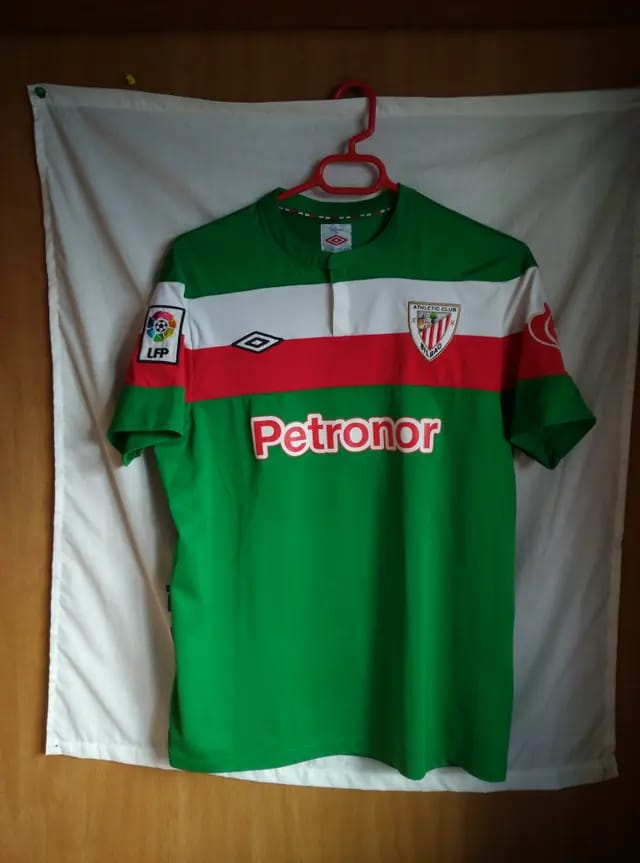 Fran on X: Para muchos la camiseta verde del Bilbao, para mí mi primera  paja.  / X