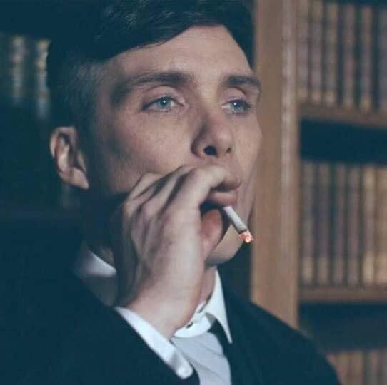 قال لها هل نسيتني فقالت له كيف انساك واسمك 
كلمة سر حسابي فسرق حسابها وتعرف على صديقتها ...💐