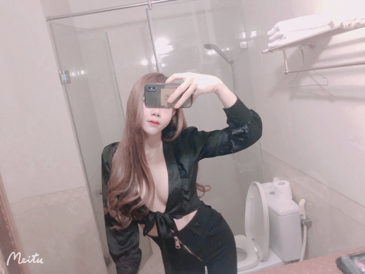 minhanh996's tweet photo. Đúng người, đúng thời điểm là " Hạnh phúc " 
Nhưng đúng người, sai thời điểm lại là " Hối tiếc" 
---------------- 
Anh không tiếc nhưng em tiếc "Thanh xuân " https://t.co/Zu8Ty653hY
