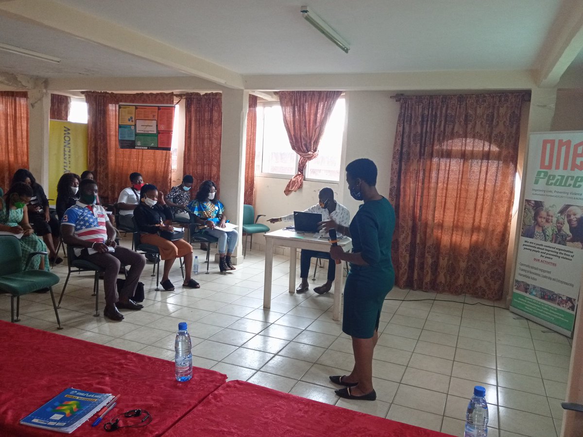 OnePeacecam's tweet photo. Day 3 of #hatespeech #NotMyCulture ongoing now. Duala-Ekoko Glory presenting on Gender, Conflict and Development.
#defyhatenow
#PeaceBuilding
#CapacityDevelopment
#HateFreeCameroon
#NoToHateSpeech
#OnePeaceCam
#PreventingViolence
#UNSCR2250
#Youth4Peace
https://t.co/62d64UloGG https://t.co/1gASzMYvl3