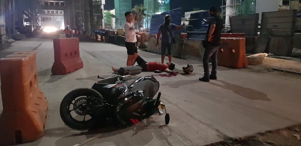 olanbola's tweet photo. Motor rider na umanoy amoy alak sugatan matapos maaksidente sa C-3 Rd, Caloocan City @dzbb https://t.co/tLonWg6MuD