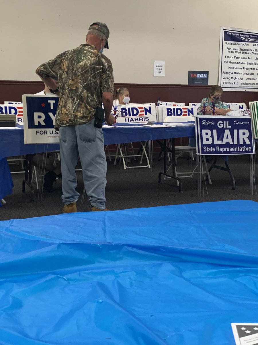 SRSInSilence's tweet photo. The amount of old white men we’ve sold these Biden-Harris signs to today. I’m feeling hopeful. https://t.co/0eFUTUsTHM