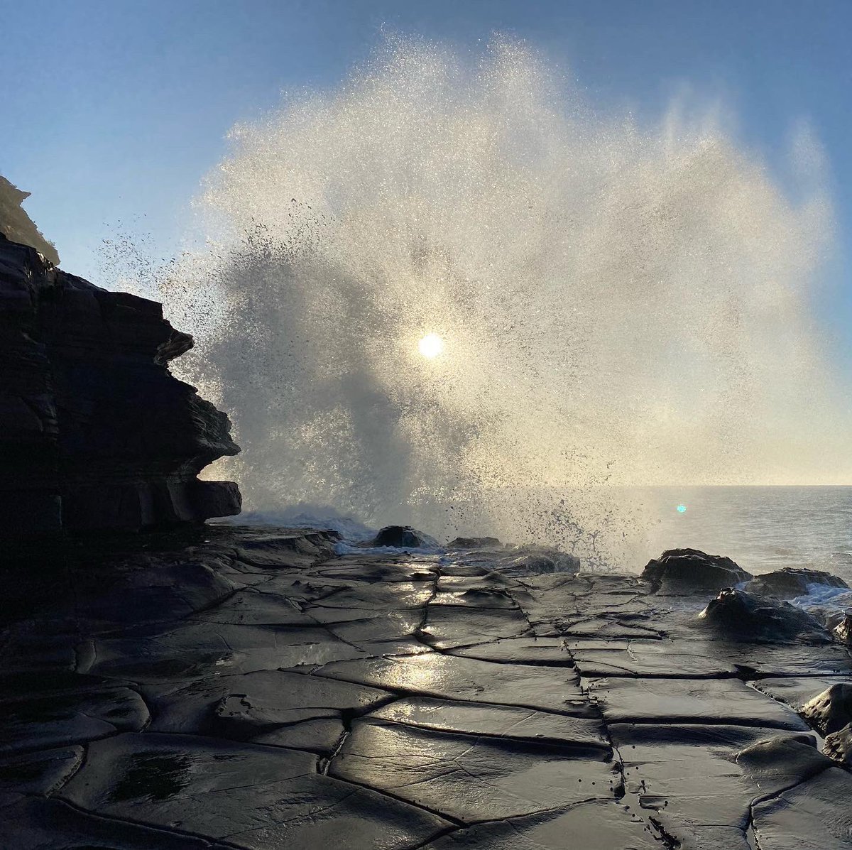 saferimplants's tweet photo. Beautiful sunrise and waves this morning in #avocabeach. Nice to get away from the city. #travelnsw #borderclosure #covidgetaway https://t.co/4qr0Imy8RX