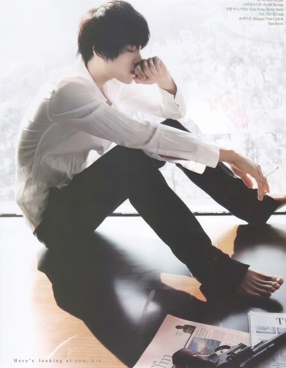 KIM JAEJOONG'S SELF-PROCLAIMED PRETTY FEET November 29, 2010I feel sorry at night..^^ (12:07am KST)Yeah, I wanted to show off my pretty feet.. I'm embarrassed to check Twitter now ㅎㅎㅎㅎㅎ Good night. I'm going to work out. I'll come back later ^^ (12:12am KST)