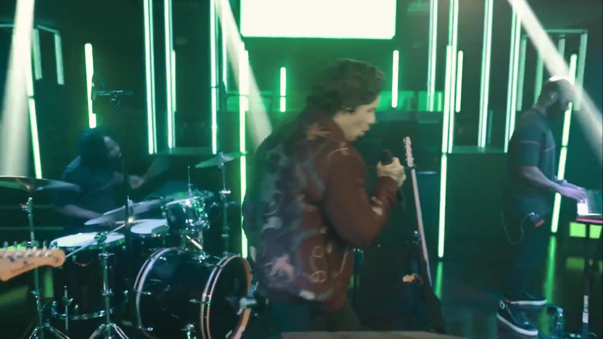 ShellvpSmith's tweet image. I didn’t get a good pic of his jacket but I loved it! #LPSHOW2