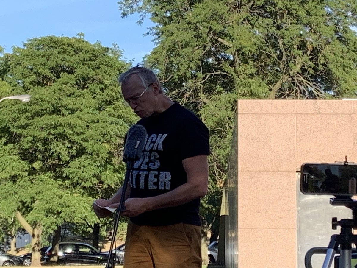 NoWarNoRacism's tweet photo. Andy from Gay Liberation Network, “Homeless people can’t stay in shelters because of COVID-19. In the winter we should house them in empty hotels and storefronts.” #CPACNow #DefundCPD #CPDOutOfCPS #BLM https://t.co/Lhcmqe0bCL