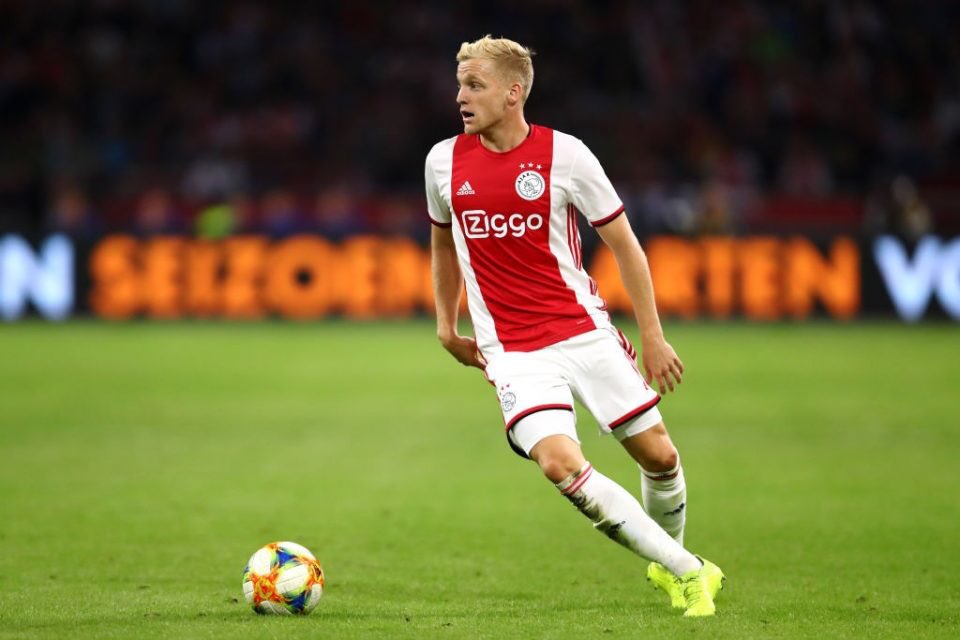 Ajax and Netherlands midfielder Donny van de Beek, 23, is waiting to see if Barcelona bid for him before considering a move to Manchester United or Tottenham. (Sport)