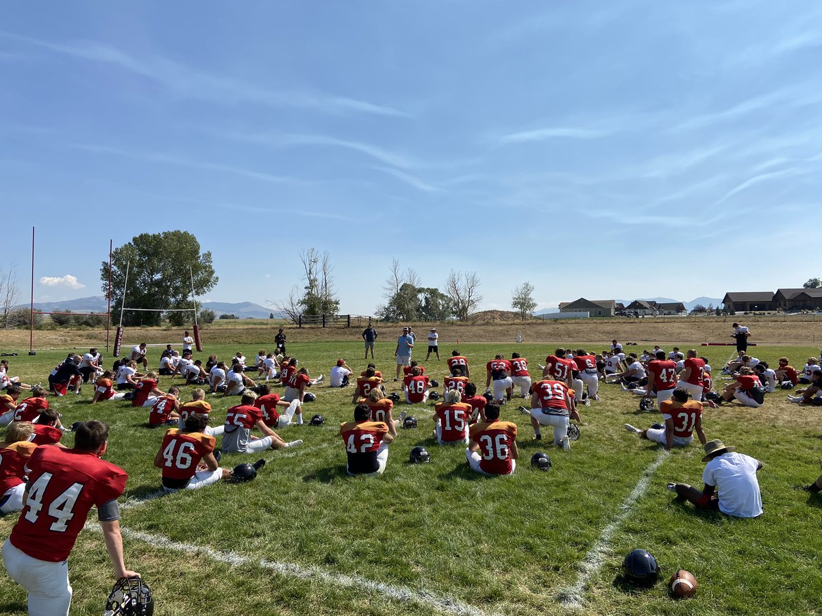 Thank you to Dawg FB Alumni and MSU Bobcat Head Coach, @CoachChoate_MSU for coming by practice to speak with our Team. #ProcessOverProduct #ControlTheControllable #DYD #DawgFamily