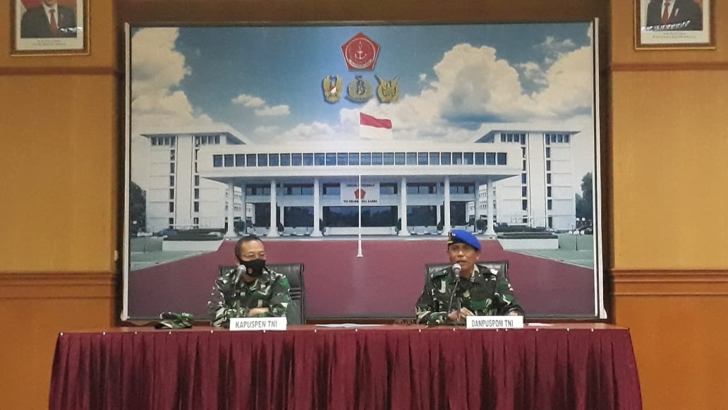Puspen_TNI's tweet photo. Danpuspom TNI :  Pengrusakan Kantor Polsek Ciracas Dalam Proses Penyelidikan https://t.co/unIbC436RG 😎💂 #JumpaPers #SinergiTNIPolri #polsekCiracas #KapuspenTNI #DanpuspomTNI https://t.co/XBDZidWjZo