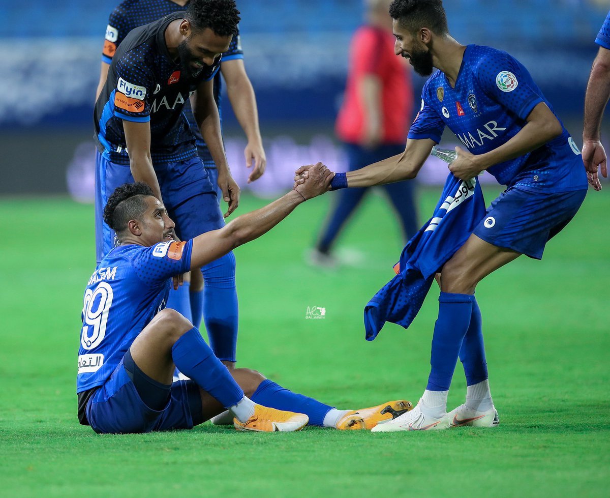 MnbrAlhilal's tweet photo. 📸_ دموع سالم الدوسري بعد تحقيق اللقب ..

دموعك غالية @salem_d29 https://t.co/2Gyb32SRZd