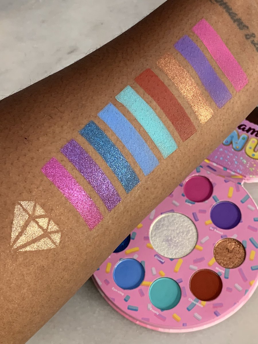 🙏🏾 Please help me share this so @Msgisselle1 may see my swatches of her Glam Donut palette 🍩♥️ Such a cute palette 😍