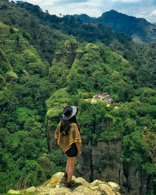 ¿Cuándo fue la última vez que subiste a la cima para disfrutar la vista y respirar aire limpio?🍃
¡Viaja