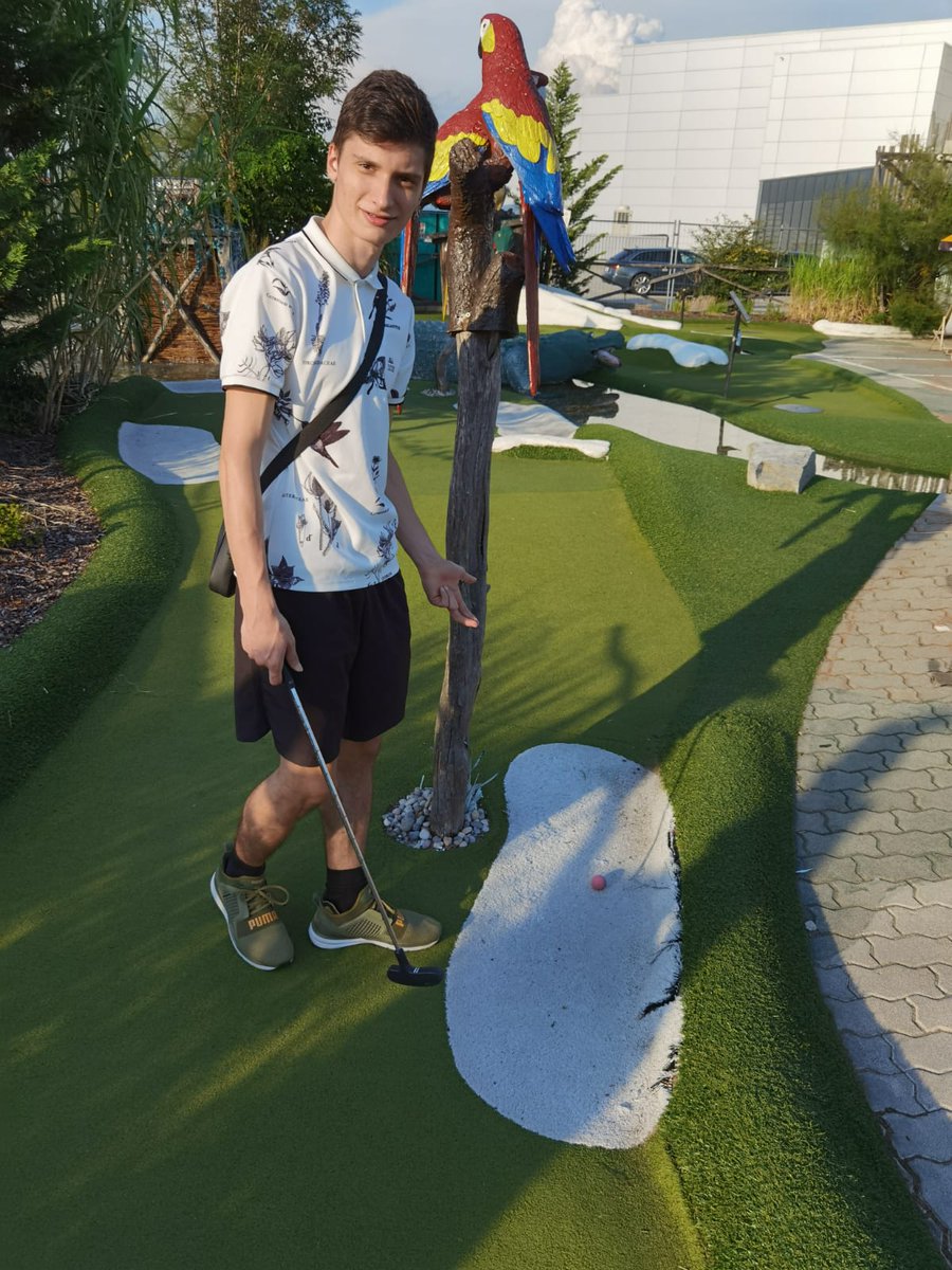 _iTKD's tweet photo. So you wanna explain me that I have to hit the ball? https://t.co/SOM9RVa12Z