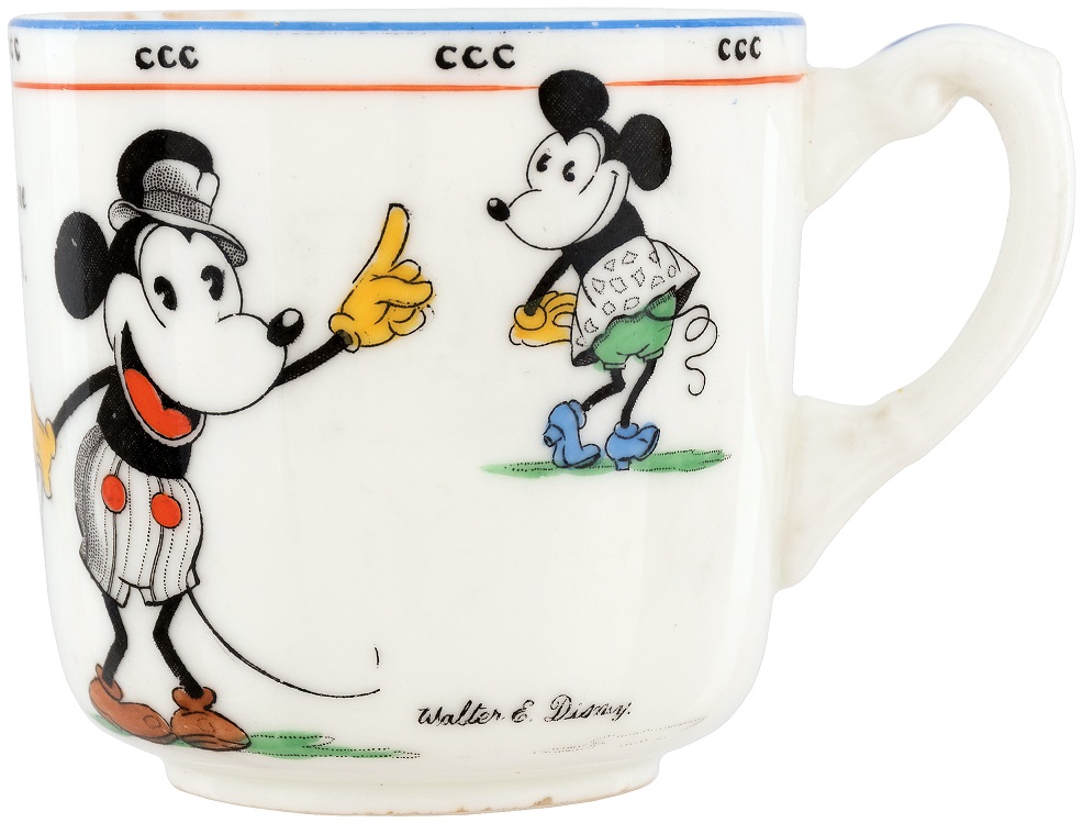 HakesAuctions's tweet photo. #Hakes230 Sneak Peek! #MickeyMouseFans! Looking for something for your #collection? Why not β
out this 1930s #ParagonChina #mug featuring #MickeyMouse & #MinnieMouse? Bidding on this & other #Disneyana opens Tues, Sept 1 at @HakesAuctions!
#Disney #DisneyFans #DisneyCollectors https://t.co/wnIgNynWmx