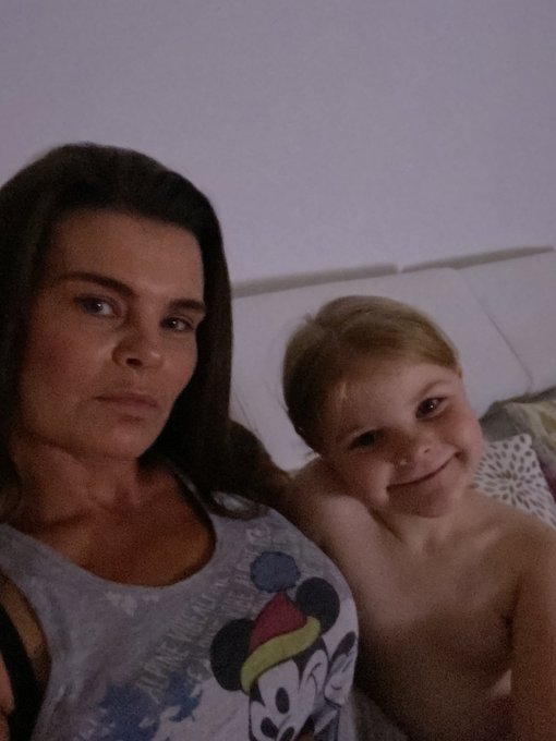 Mum and daughter cuddles https://t.co/xyDwuqqI45