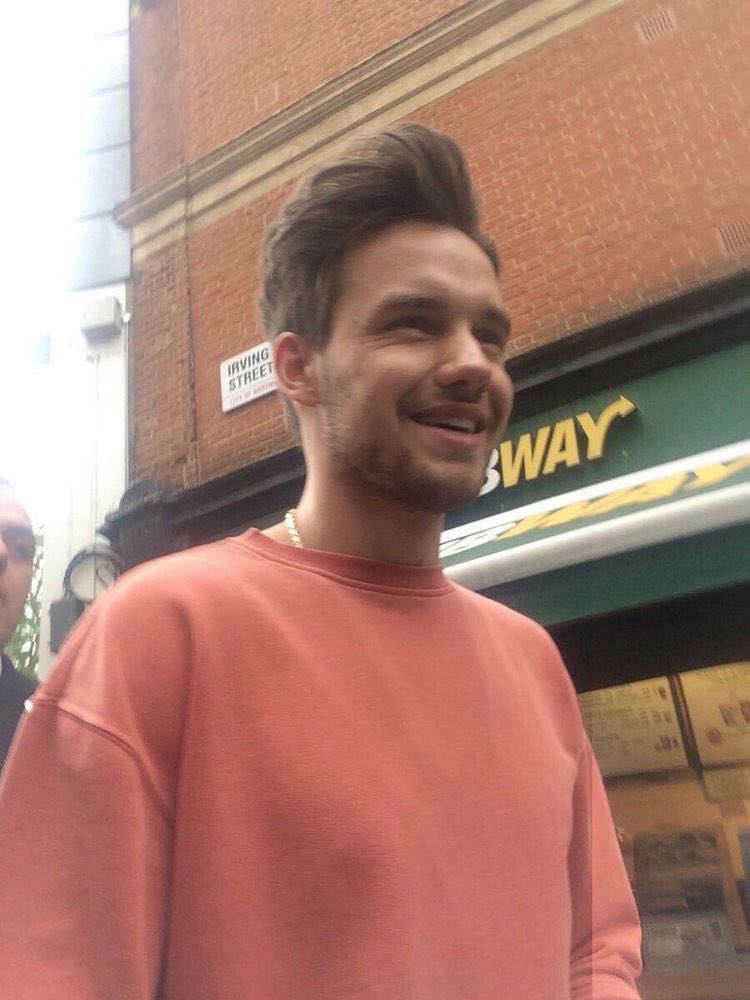 ST4RXGlRL_'s tweet image. I am the real @camilovesLUKE 

#27yearsofpayno