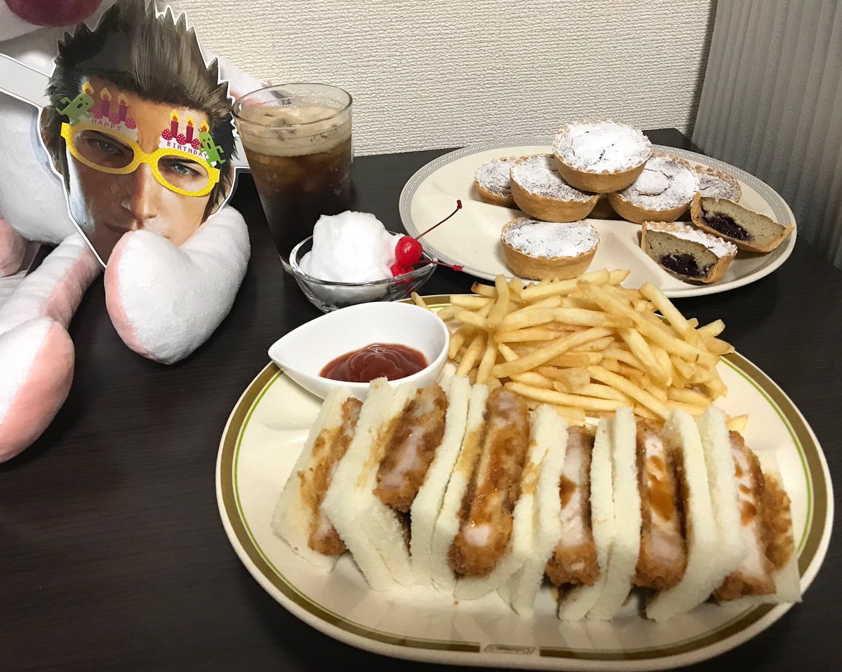 ノクト誕生日おめでとう！

今年も折角なら思い出のお菓子でも作れば良かったのに、何も用意出来ず…。
写真も昔の😂
また思い出のお菓子作りたいな。

#HBDnoctis