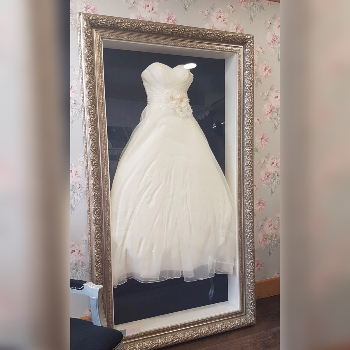 Such a lovely way to display your wedding dress @astoriainteriors

#lazunaevents #astoriainteriors #weddingdress #wedding  #weddinggift #weddinggifts #weddinggiftideas #weddinganniversarypresent #weddingdressframing #weddingdressframe #weddingdressframes #weddinganniversarygift