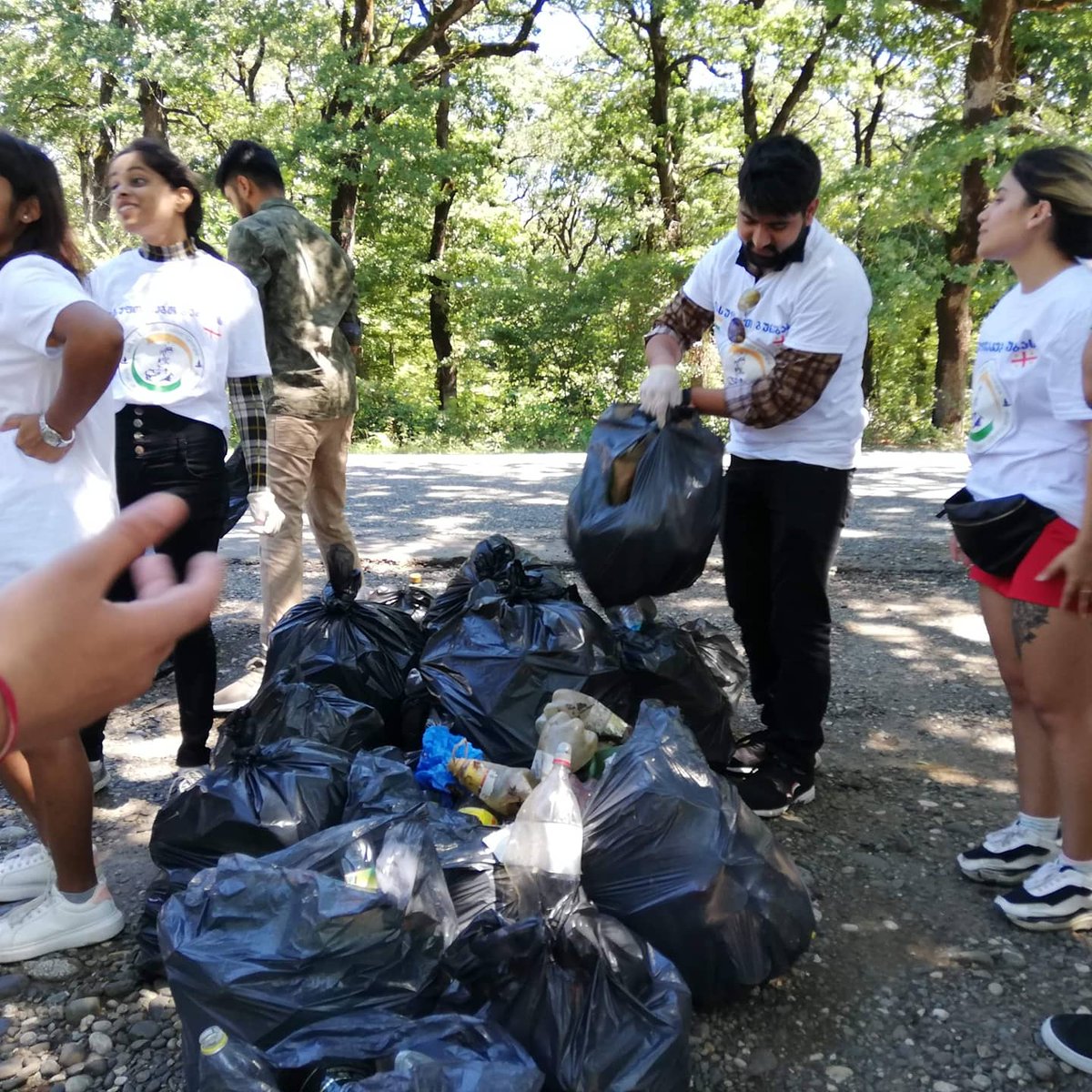 darispan's tweet photo. #cleanthenature @kahaimnadze @IndiainArmenia @DZalkaliani @A_Talakvadze @GakhariaGiorgi @FormulaGe @TvPirveli @imeditv @TvMtavari @darispan
Our #ngocdpf third event under our program clean the Nature. This time in Kutaisi. 55 Indian students participated. https://t.co/tL7HbIXQAl
