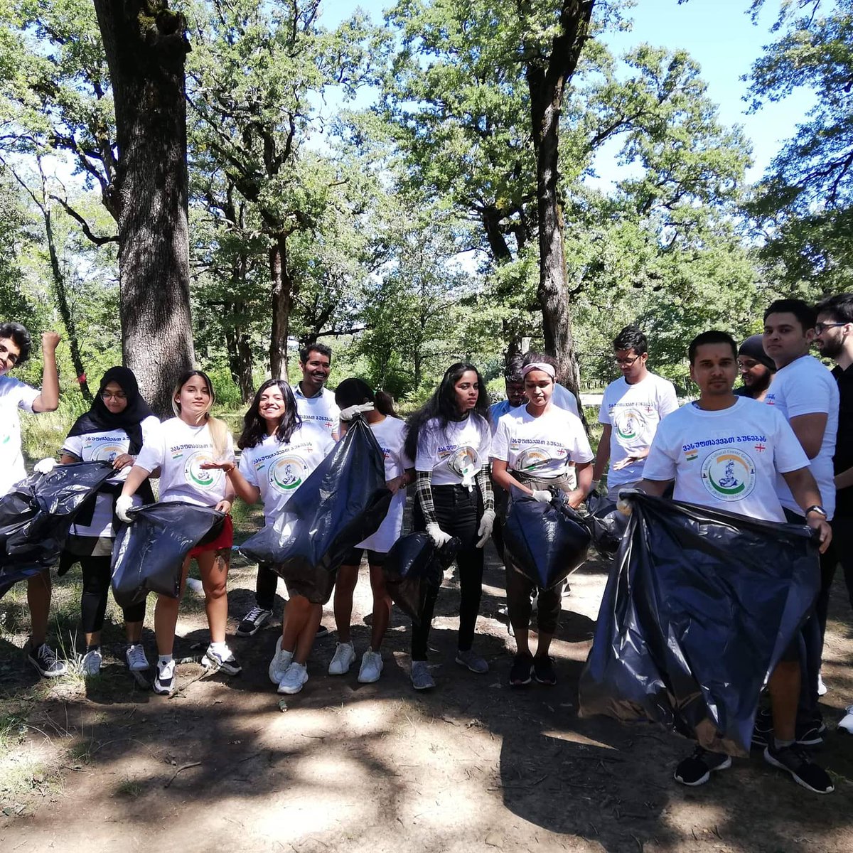 darispan's tweet photo. #cleanthenature @kahaimnadze @IndiainArmenia @DZalkaliani @A_Talakvadze @GakhariaGiorgi @FormulaGe @TvPirveli @imeditv @TvMtavari @darispan
Our #ngocdpf third event under our program clean the Nature. This time in Kutaisi. 55 Indian students participated. https://t.co/tL7HbIXQAl