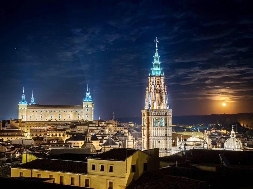 #Toledo Ciudad Patrimonio de la Humanidad, mágica día y noche, por sus cielos luminosos, sus atardeceres y por sus calles llenas de monumentos y de Historia 
Consulta la agenda de actividades culturales:  
👉toledo.es/agenda/
<a href="/milagrostolon/">Milagros Tolón</a> <a href="/toledoturismo/">Toledo Turismo</a> 
<a href="/spain/">Spain</a> <a href="/UNESCO/">UNESCO 🏛️ #Education #Sciences #Culture 🇺🇳</a>