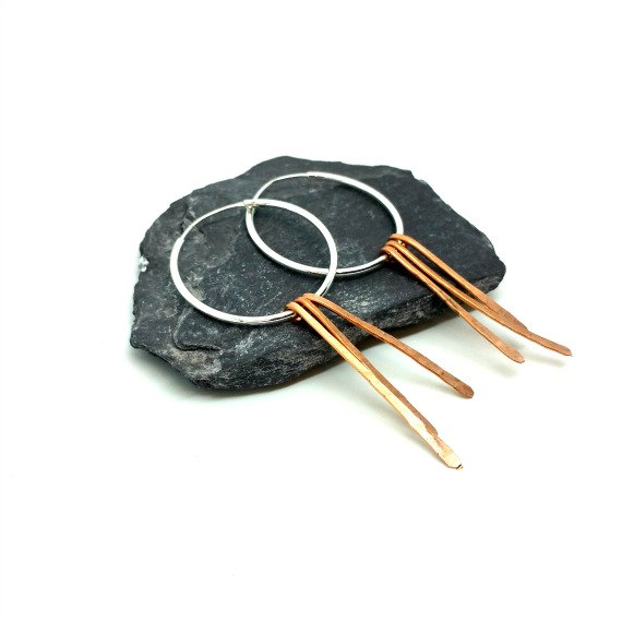 MaisyPlum2's tweet photo. Hoop Earrings - Silver &amp; Copper Hoop Earrings - Hammered Copper Jewellery - Mixed Metal Earrings - Boho Jewelry - Gift for Mum https://t.co/yOdzQPNPwo #etsyselleruk #EshopsUK #UKGiftAM ##StandWithSmall #HandmadeHour ##LondonisLovinit #Inbizhour #CopperAndSilver https://t.co/yPSyRIx5cu