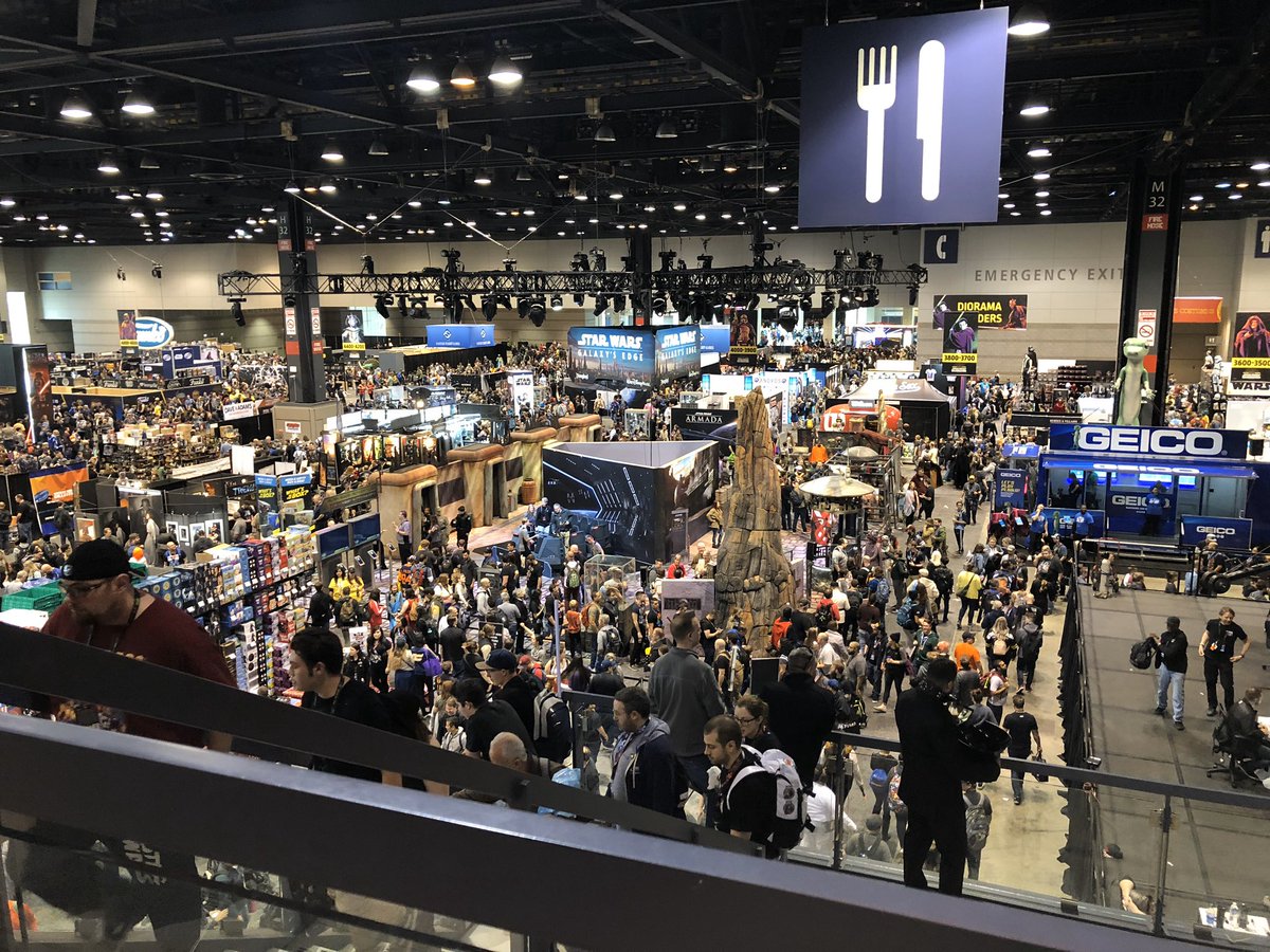 Starwarsgirl75's tweet photo. Everyone coming together for their β€οΈ of Star Wars...the scene was electric every single day! #SWCC2019 https://t.co/0UxxVCgwlj