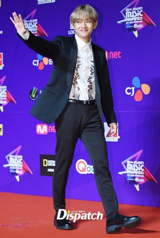 Taehyung long beautiful legs appreciation thread.