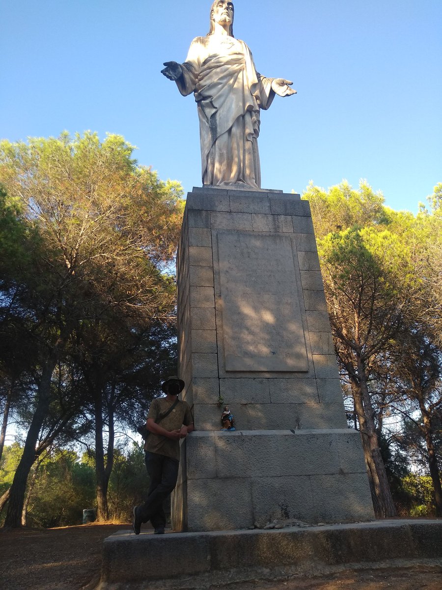 orimiro78's tweet photo. Ahir tarda de #trinxeres, #ermitadesantfeliuet i #serradegalliners. Una bona mostra de que mai saps on trobarás un guia o mestre que t'obre horitzons. https://t.co/CCIyBVZPhu