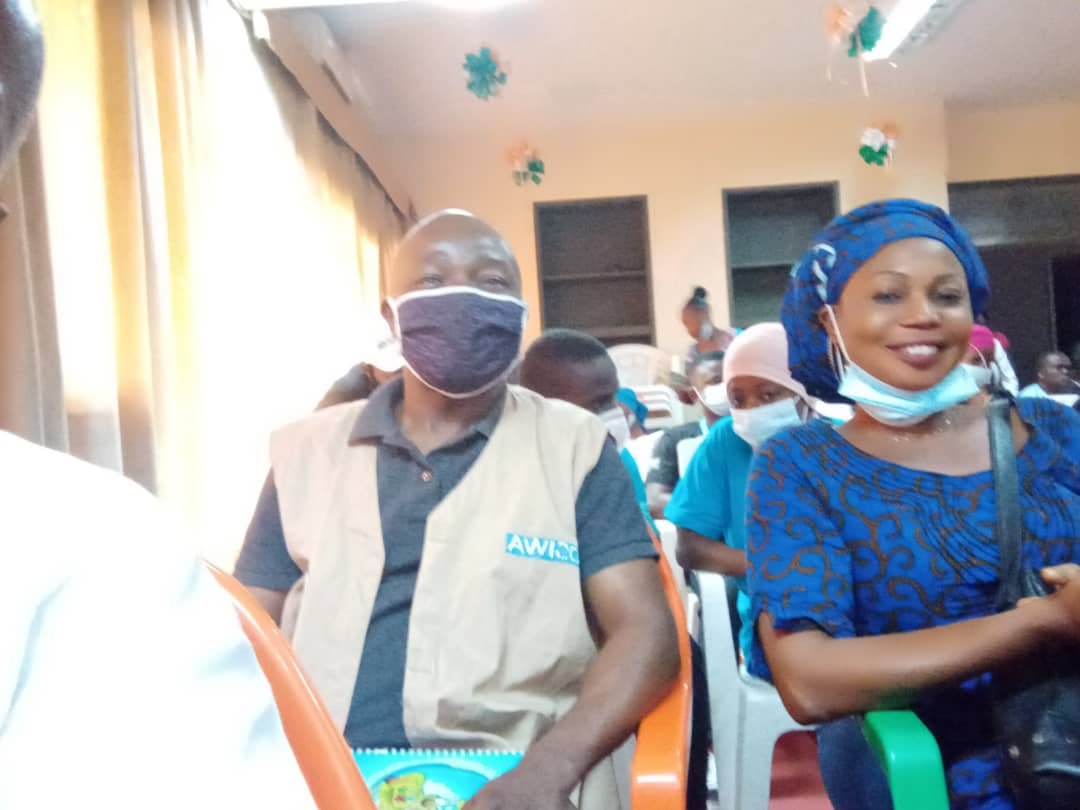 ONGLIKOLEH's tweet photo. L'ONG LIKOLEH COTE D'IVOIRE reçoit un trophée spécial de reconnaissance de la jeune chambre Internationale dans le #Tonkpi,  pour son combat dans le cadre de la scolarisation de la jeune fille avec les fonds @OSIWA1  Vu par @UNICEF_CIV @HamedBakayoko1 https://t.co/Ok6jArCTud
