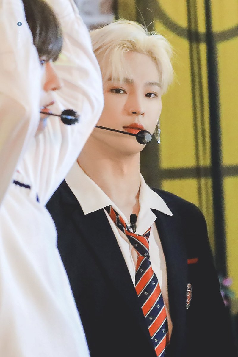 kgeonhak's tweet photo. Bby!!!💜 https://t.co/sgQhz3INSy