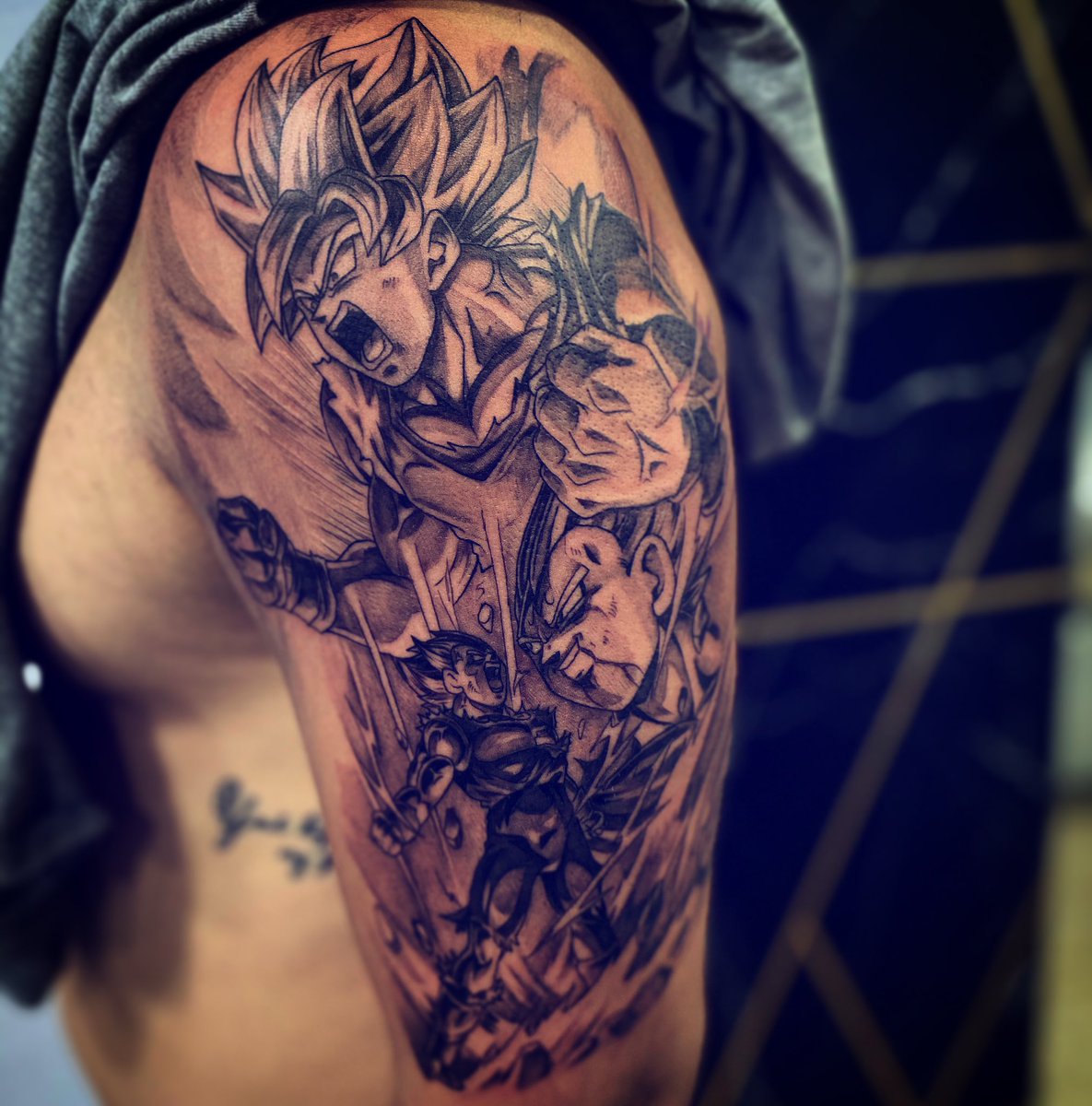 escardi's tweet photo. 🔥Luz, fuego, destrucción🔥
Nuevo tatuaje de la mano de @bernar_TaTToo  ❤️ https://t.co/kzUqPeSM42