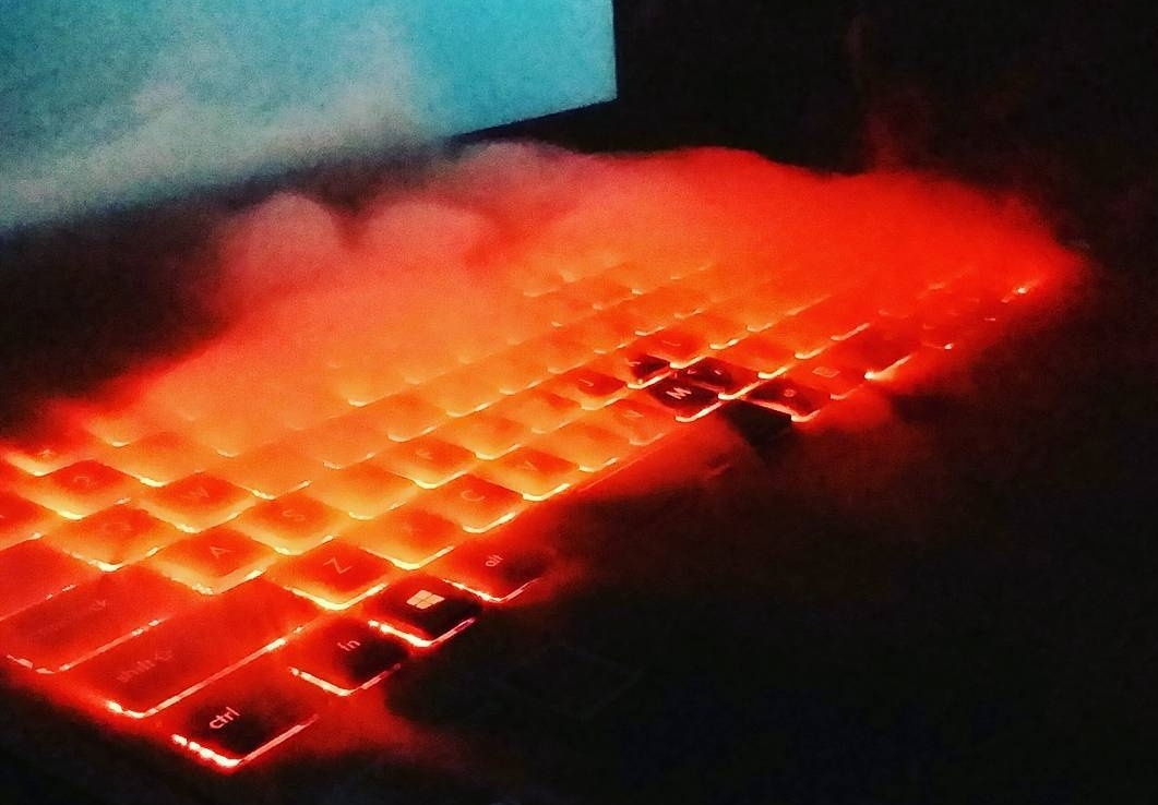 EdgeG4ming's tweet image. When there&apos;s a gaming fuel burning underneath the keyboard. 🔥🔥
#ZeroEdit