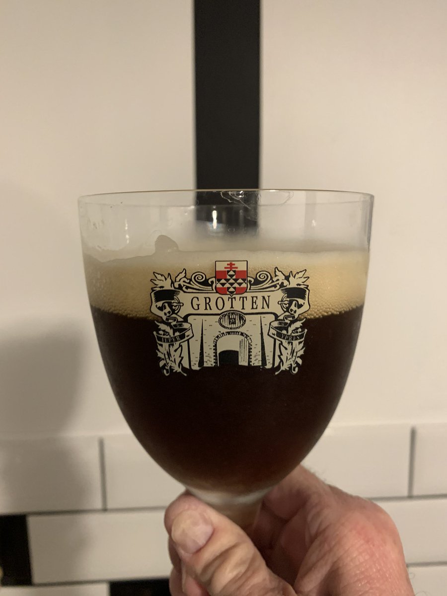 Cheers <a href="/TommiesGuides/">Ryan Gearing</a> <a href="/BensbarYpres/">Patrick Smart</a> nice evening for a Westvleteren 12