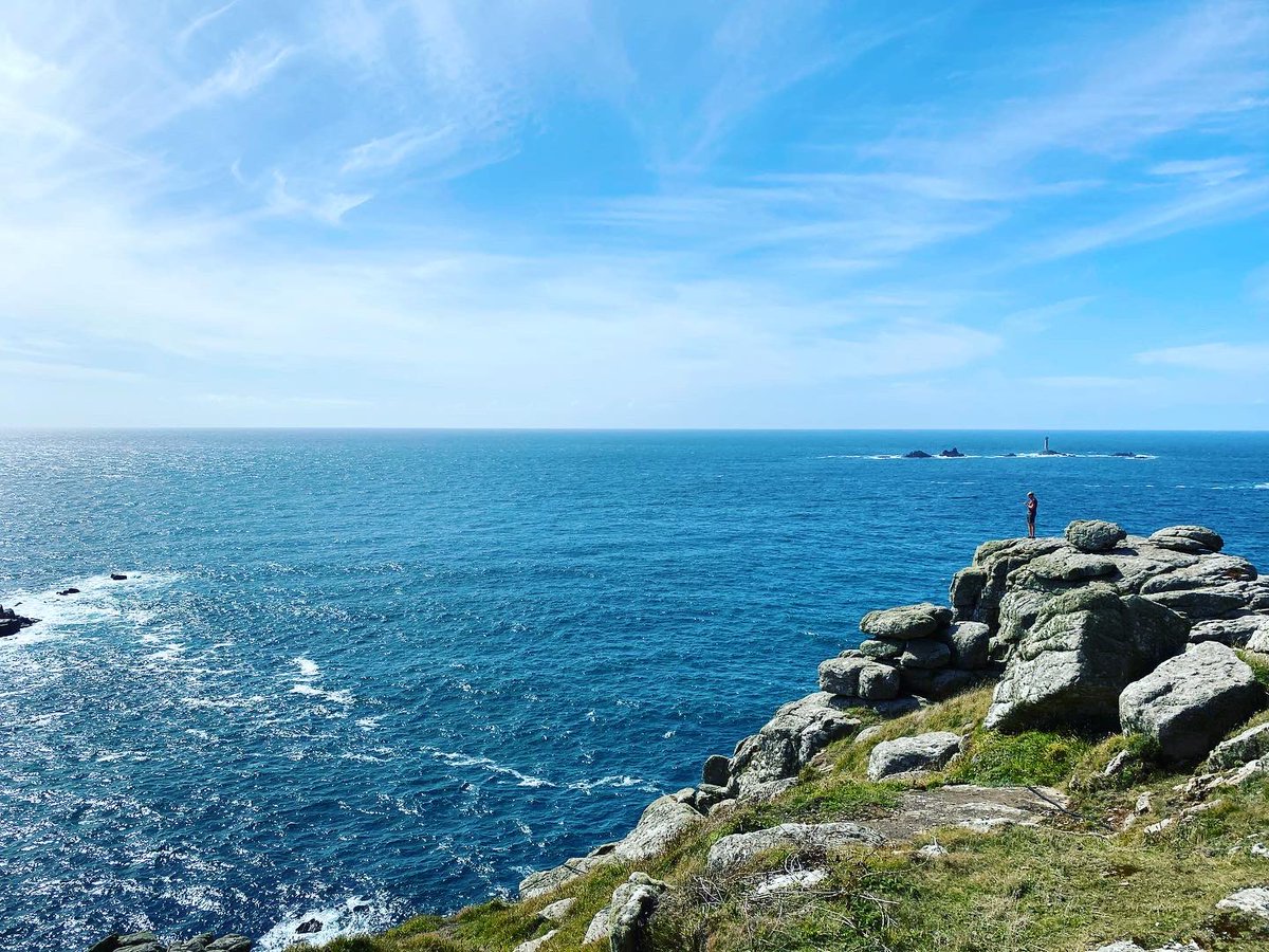 An updated “Wanderer above the Sea” by Caspar David Friedrich from the westernmost point of “continental” Britain.Lands’ End, Cornwall, England. #staycation  #viaggioininghilterra  #uktour  #britishtour  #summer  #britishsummer  #cornwall   #england  #romanticism  #romantic