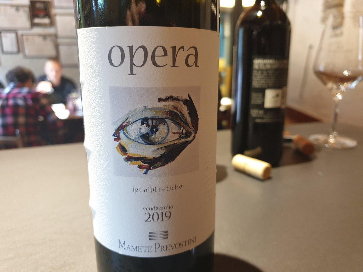 M_Prevostini's tweet photo. @jimofayr @pietrosd @timmilford @cara_vino @frankstero @AaronRugby87 @ricasoli99 @Liam3494 @robertomonferra @VinousReverie @RussellVine1981 @GilesMacDonogh @JamesHubbard113 @wineinstinct @lisawinetravel The vintage 2019 and the new label! https://t.co/Z6zgUbNkz9